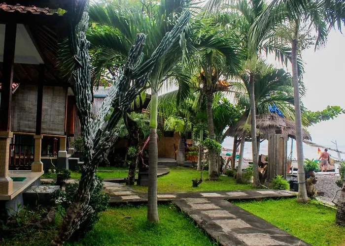 ゲストハウス Coconut & Warung アメッド