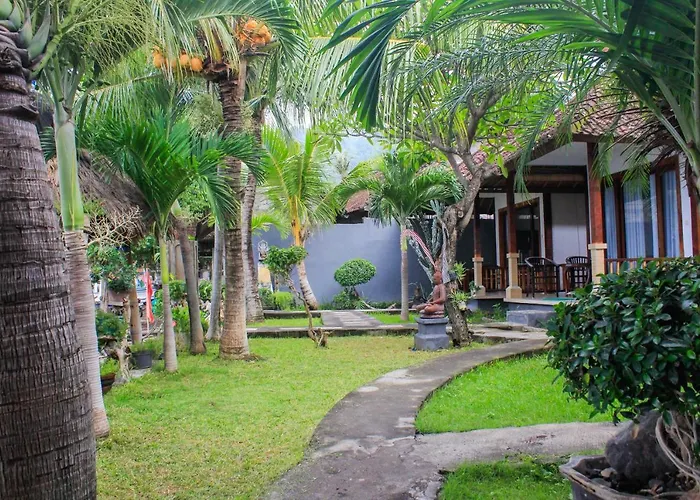 ゲストハウス Coconut & Warung アメッド